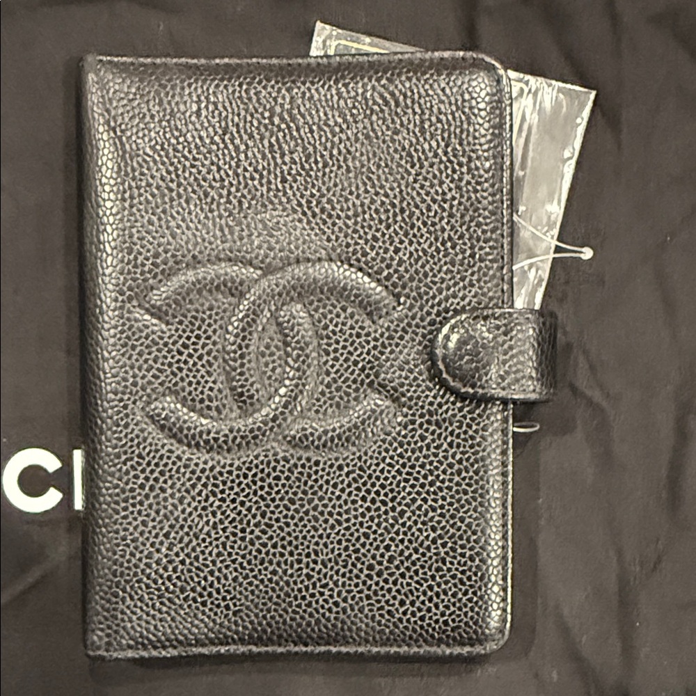 CHANEL Textured Black Leather agenda - Picture 7 of 7